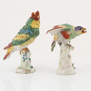 A pair of porcelain figurines, Porcelain de Paris, France, early 20th Century.
