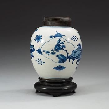 A blue and white jar, Qing dynasty, Kangxi (1662-1722).