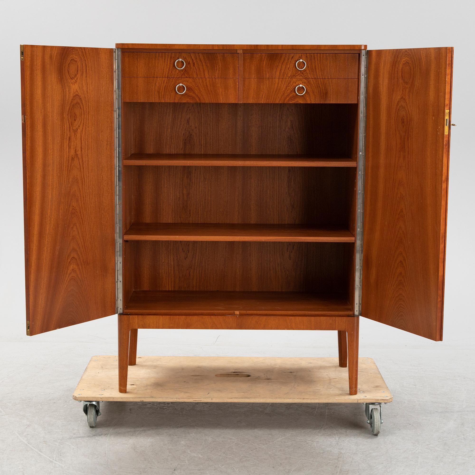 A Swedish Modern cabinet from Tranås Möbelfabrik AB, 1940's.