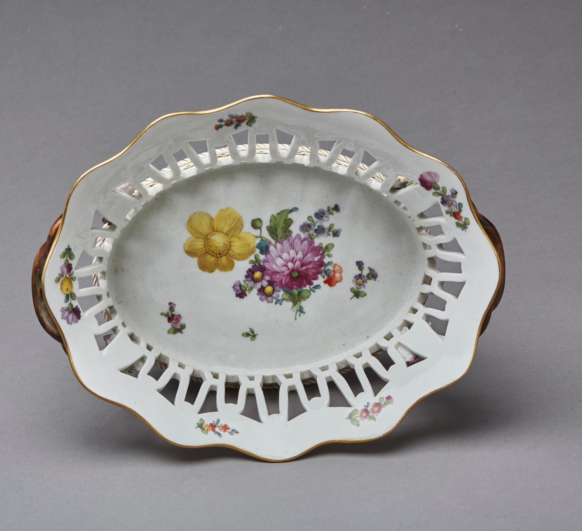 GALLERSKÅL med FAT, Royal Copenhagen, Danmark, Ca 1898-1923.