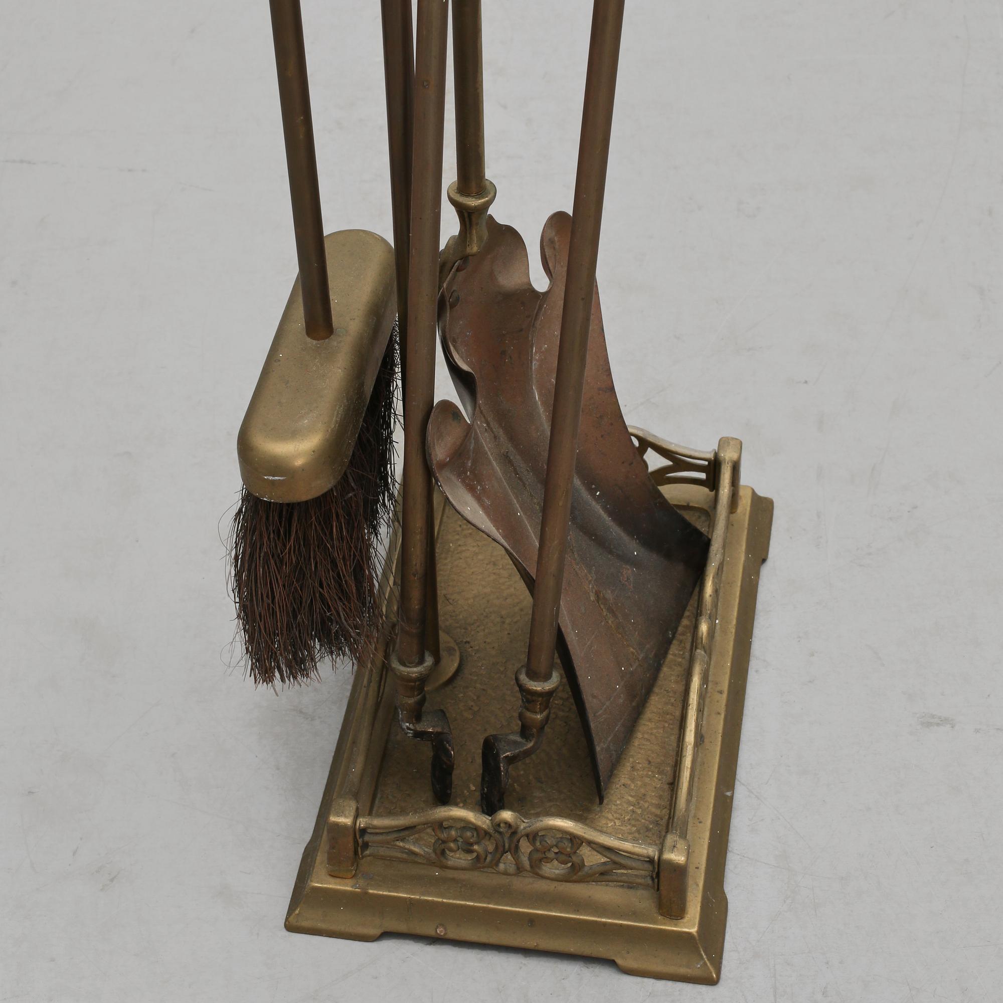 BRASSTÄLL, 4 delar, gulmetall, 1900-talets andra hälft.