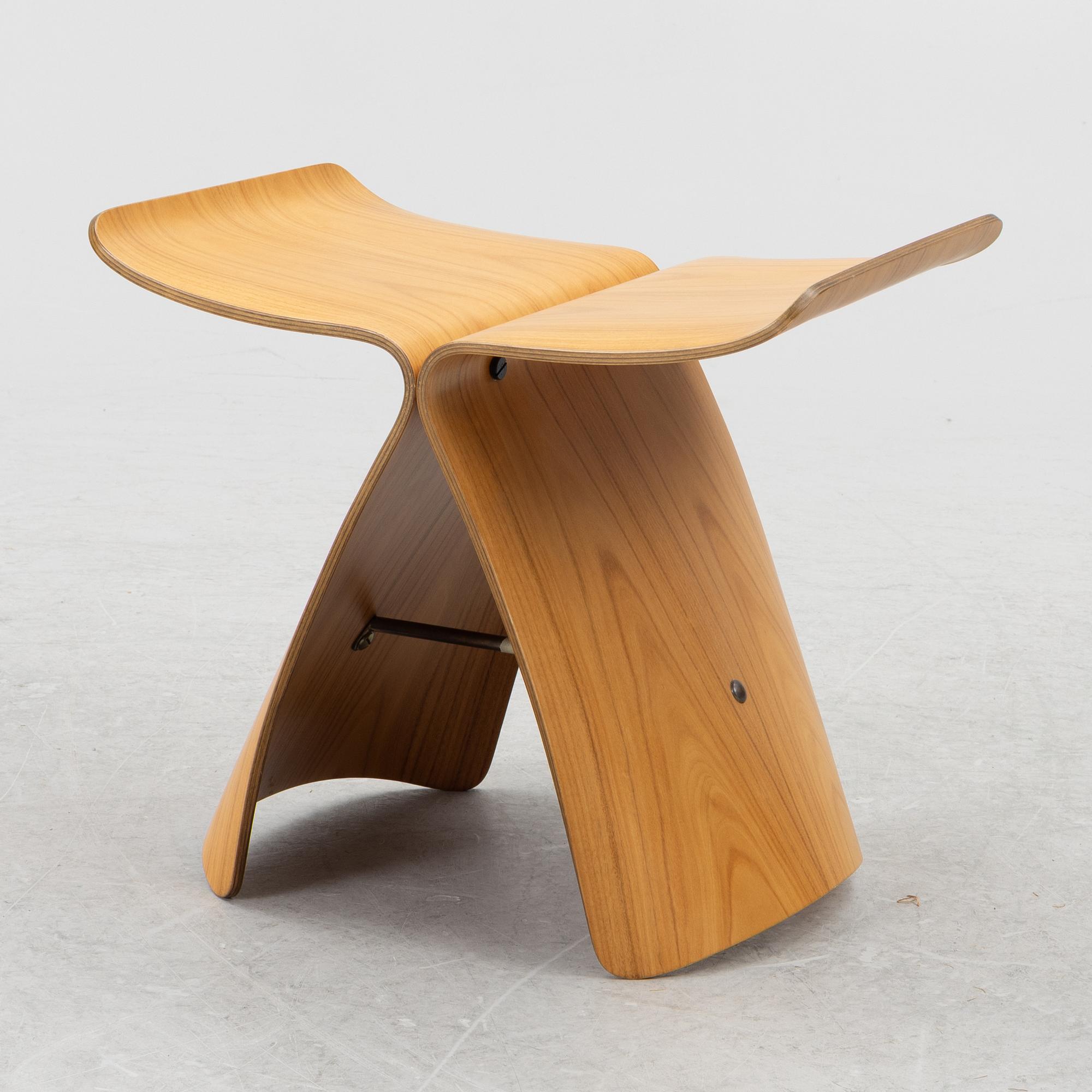 Sori Yanagi, pall, ”Butterfly”, Tendo Mokko, Japan.