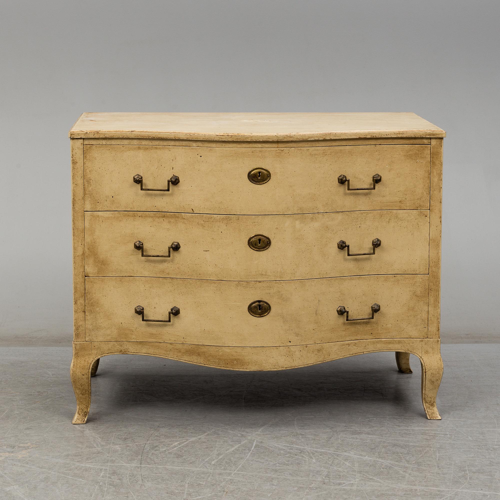A Rococo style chest of drawers, first half of the 20th century.
