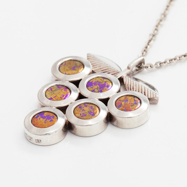 Nanny Still, hänge, silver, titan.