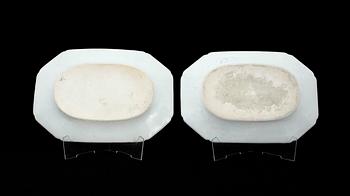 STEKFAT, ett par, porslin, Jiaqing. Kina omkring år 1800.