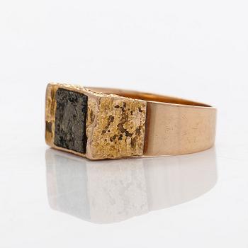 Björn Weckström, a 14K gold and copper ore 'Gold stone' ring. Lapponia 1972.