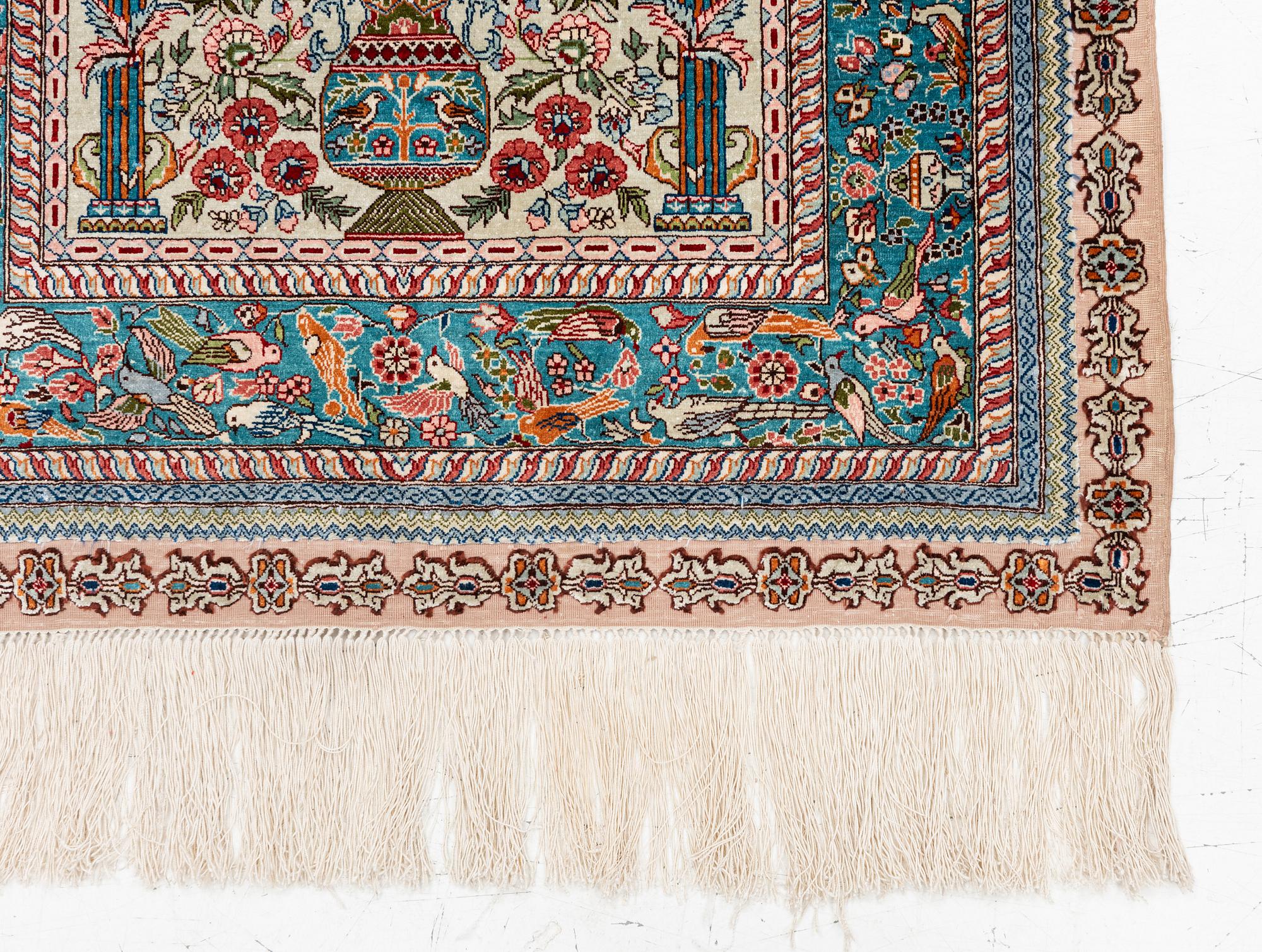 Rug, Hereke design, silk, approx. 122x77 cm.