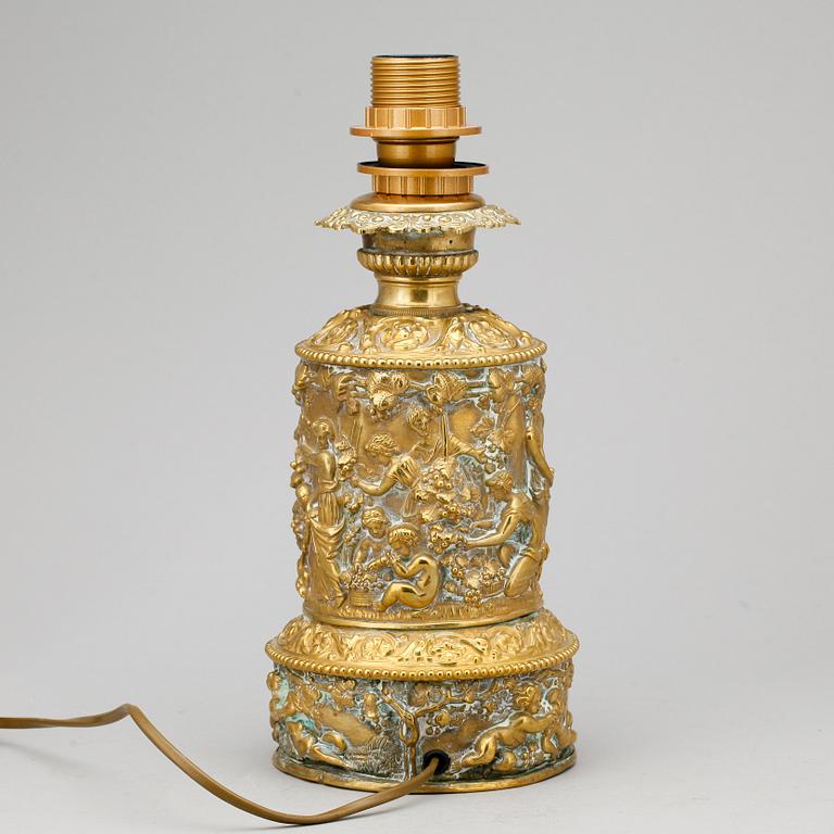 BORDSLAMPA, nyrenässansstil, 1900-tal.