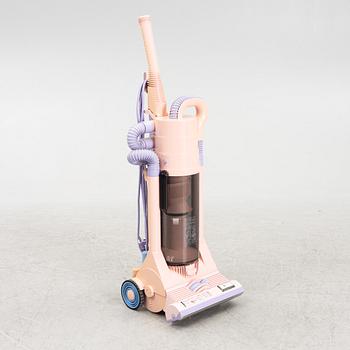 James Dyson, a vacuum cleaner, Apex, Japan, designed in 1986.