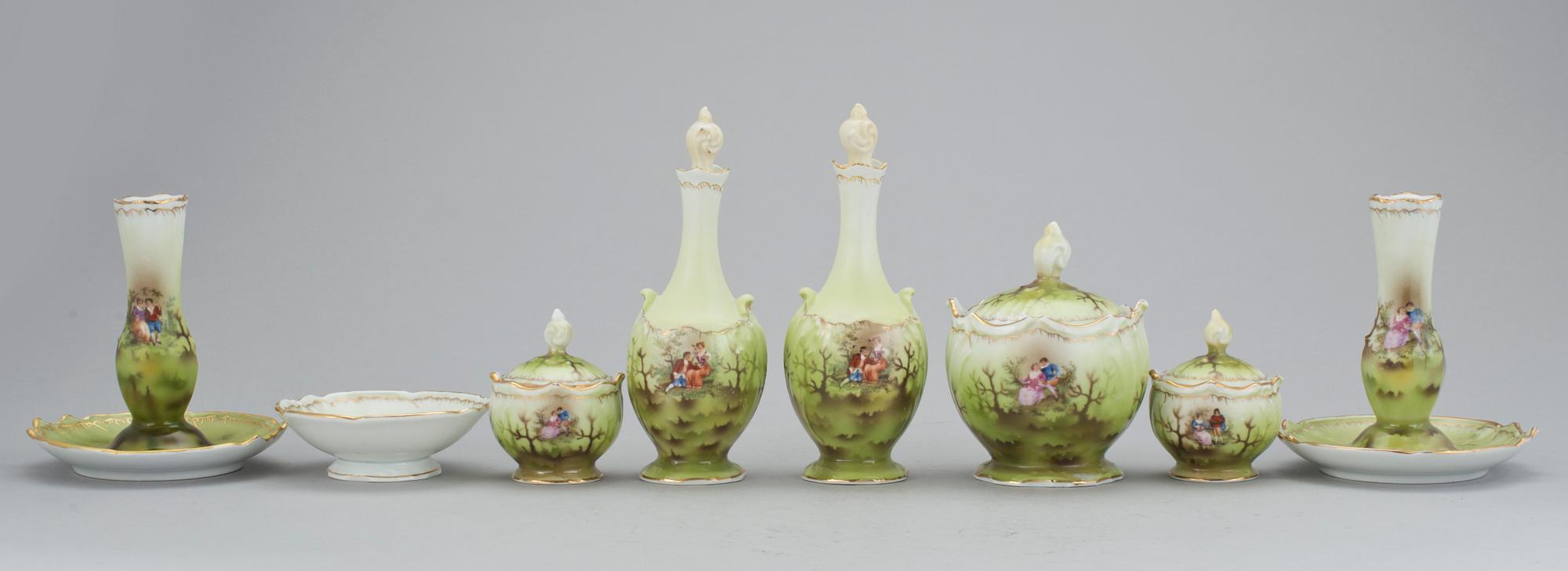 TOALETTBORDSUPPSATS, 8 delar, Gardner, Ryssland, 1800-talets slut.