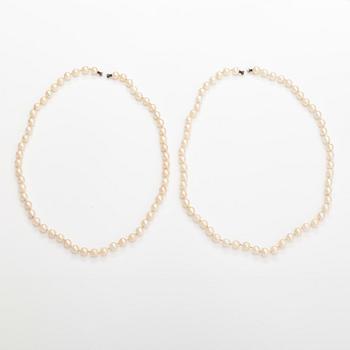 Two cultured pearl colliers without locks, silver parts. Probably Ole Lynggaard.