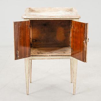 POTTSKÅP, gustaviansk, 1700-talets slut.