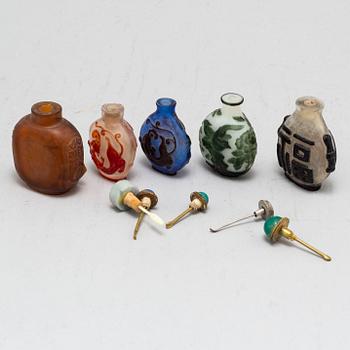 Five Chinese glass snuff bottles, 20th century.