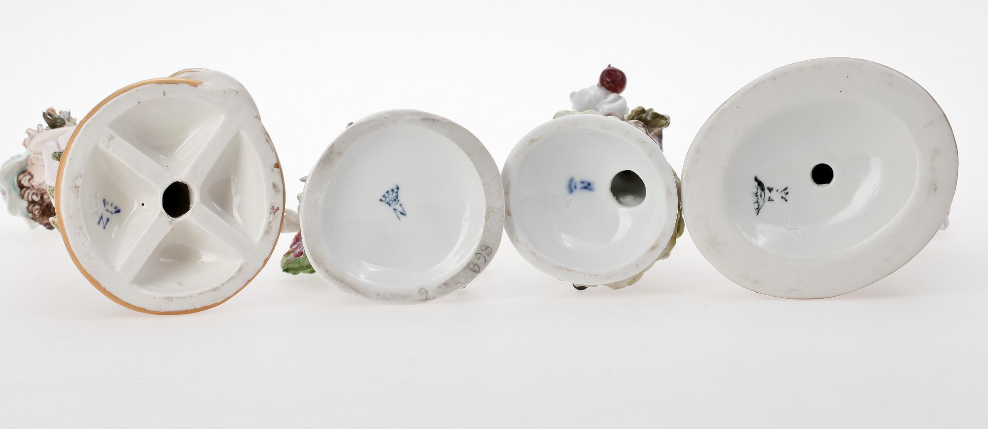 FIGURINER, 4 st, porslin, Neapelliknande märke, 1900-tal.