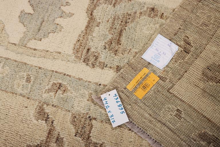 An Ushak design carpet, c. 442 x 317 cm.