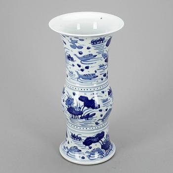 VAS, porslin, Kina, Kangxi-stil, sen Qing, 1800/1900-tal.