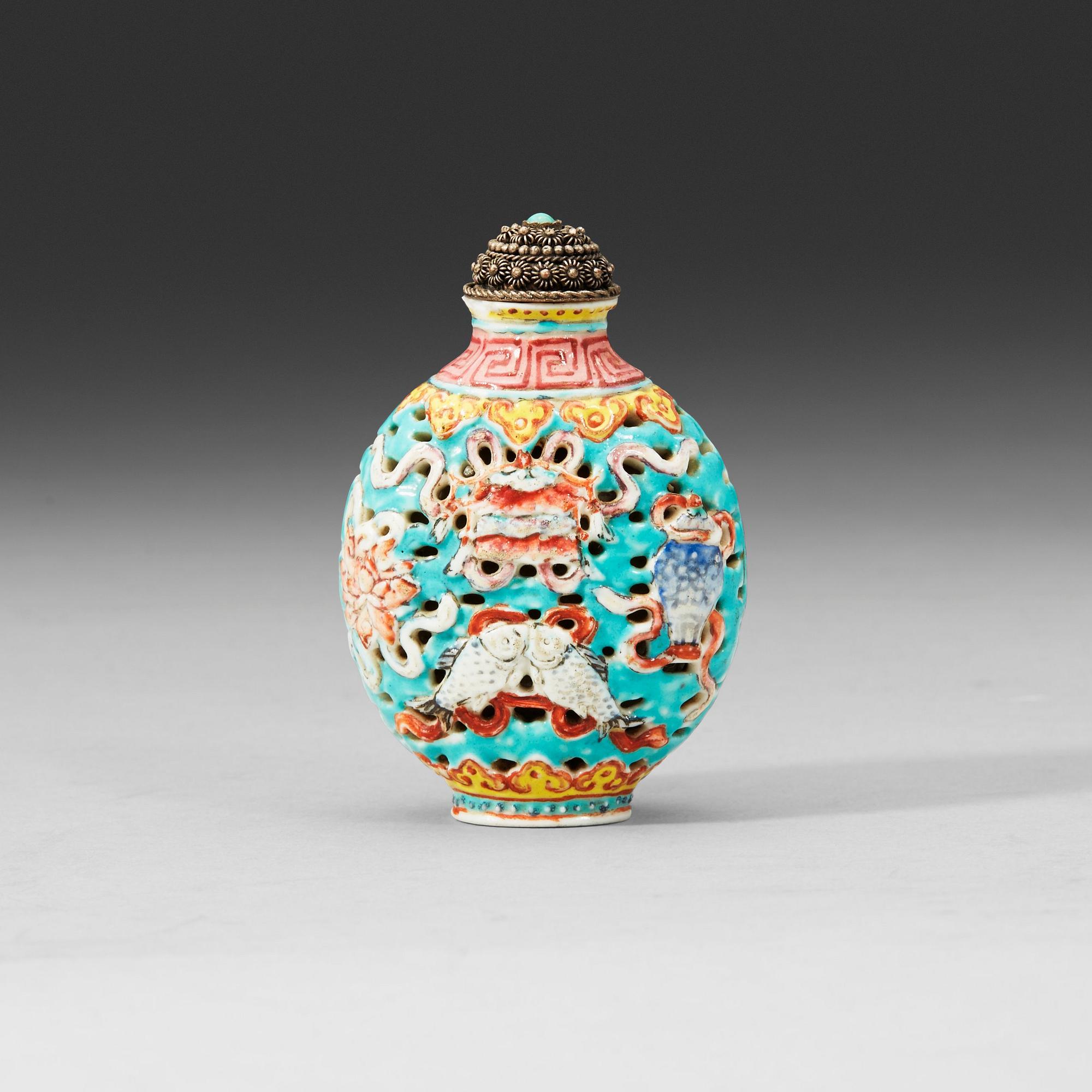 A famille rose snuff bottle, late Qing dynasty.