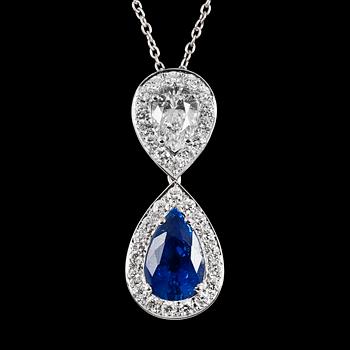 973. HÄNGSMYCKE/COLLIER, blå droppslipad safir, 3.60 ct, samt dropp- och briljantslipade diamanter, tot. ca 1.40 ct.
