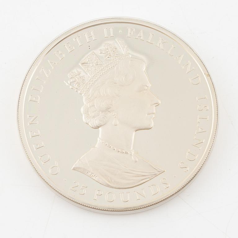 Silver coin, Queen Elizabeth II, Falkland Islands, 25 pounds, 100 years of self-sufficiency, 1985.