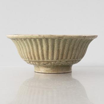 Bowl, celadon, stoneware, China, Qing dynasty, 19th century.