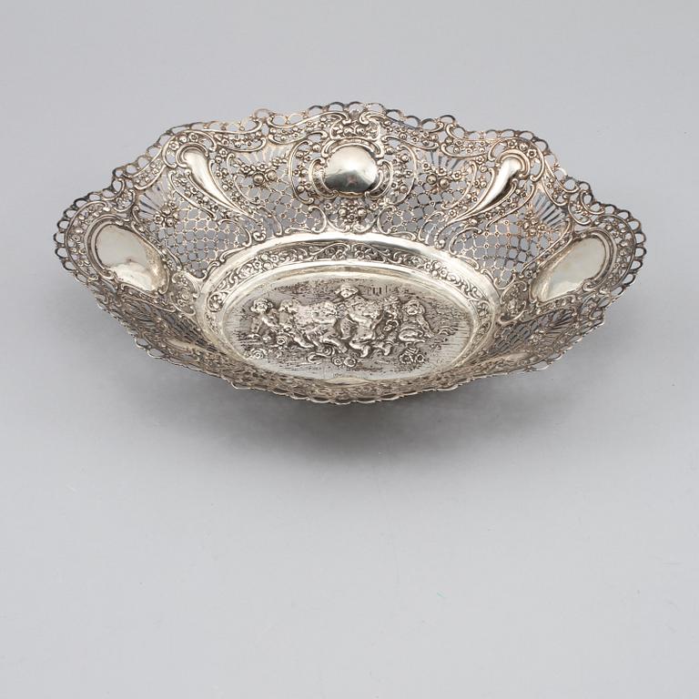 GALLERSKÅL, silver, rokokostil, Gewe, Malmö, 1975. Vikt 706 g.