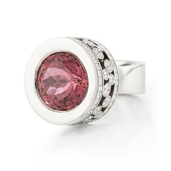 597. A Gaudy platinum ring set with a faceted tourmaline.