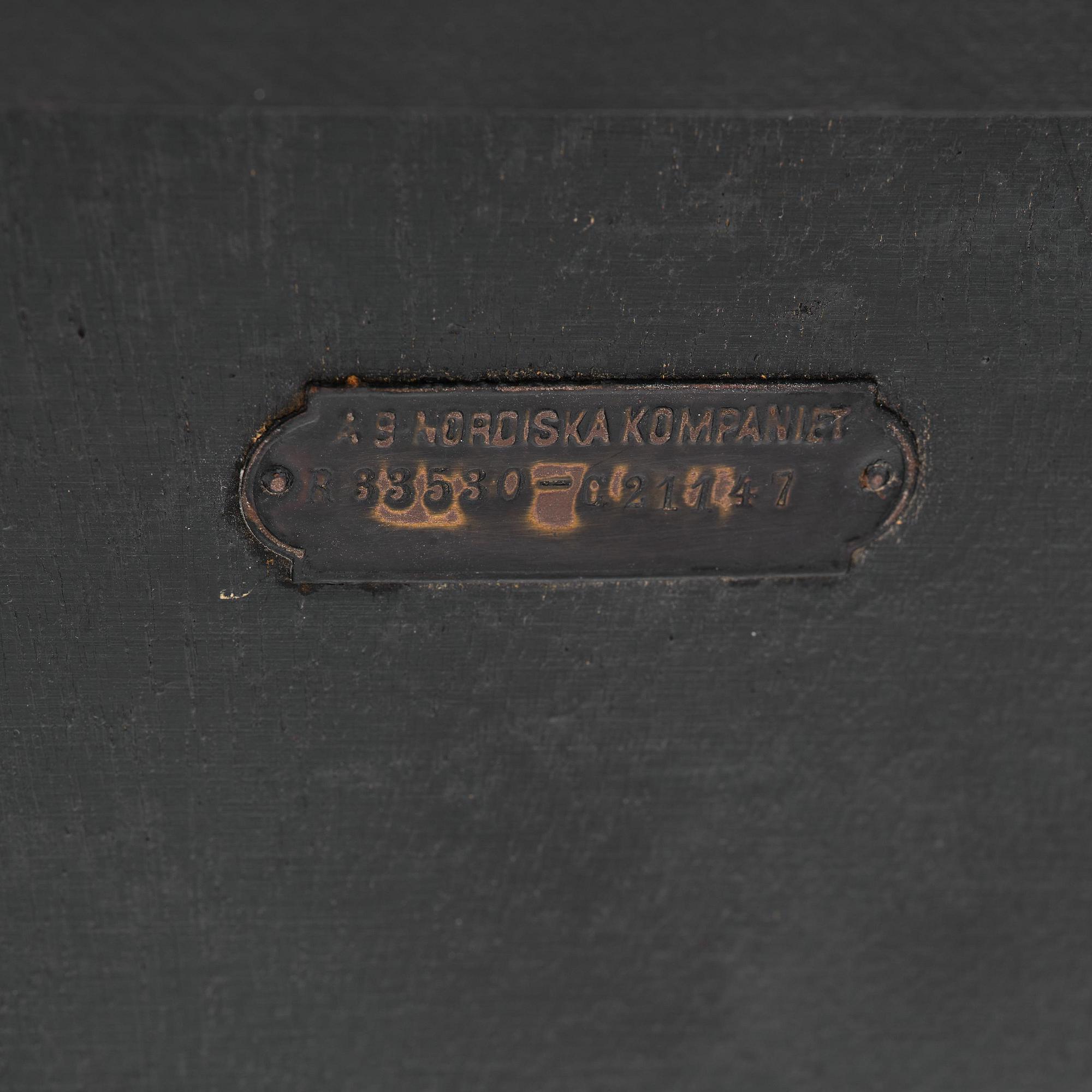 Carl Hörvik, a Swedish Grace desk, Nordiska Kompaniet, for Les Arts Décoratifs Suédois, Paris, 1928.
