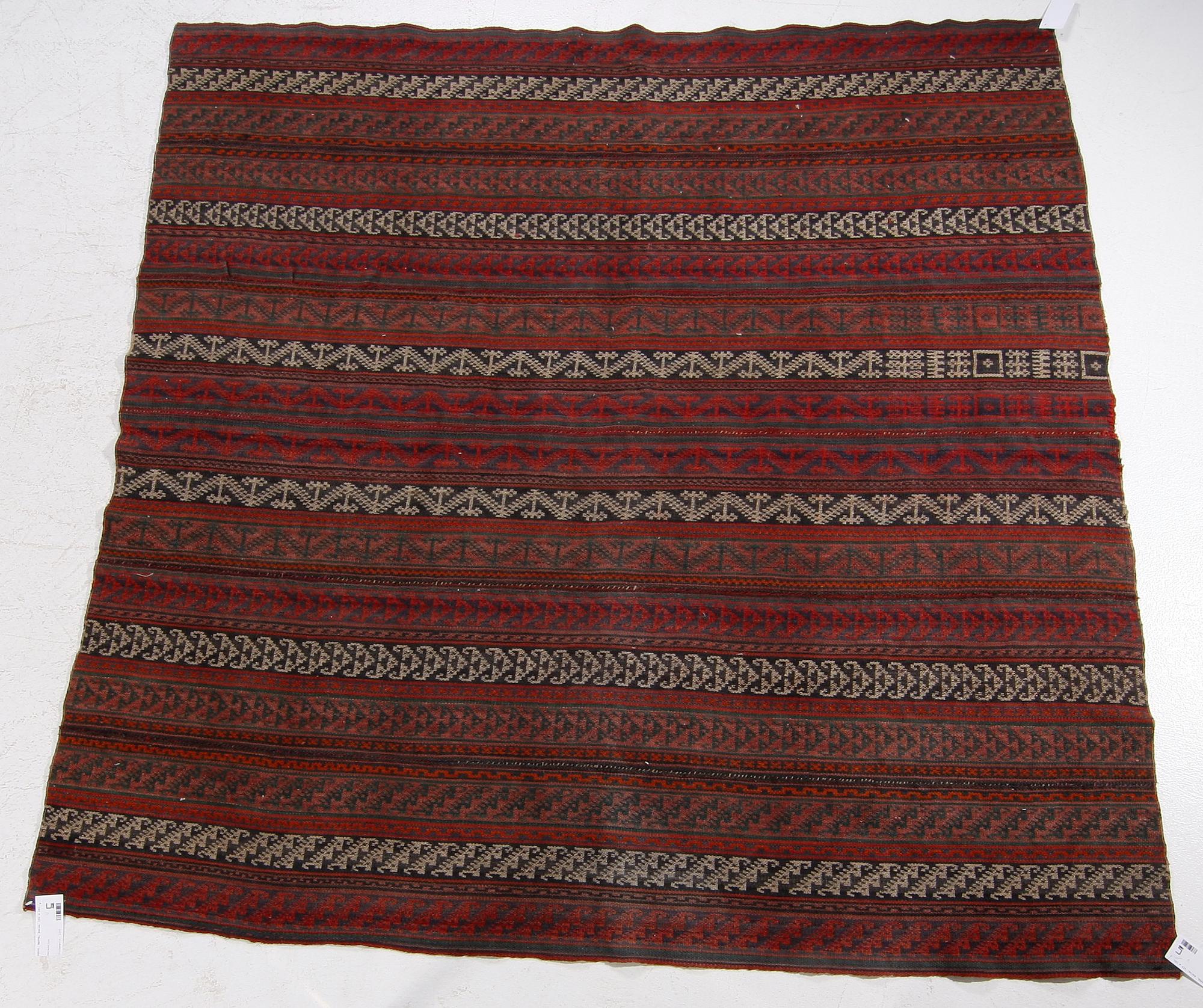 MATTA, orientalisk, ca 175 x 175.