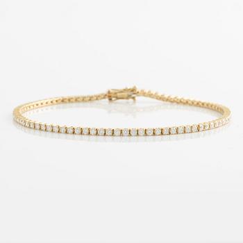 Tennisarmband, 14K guld med briljantslipade diamanter.