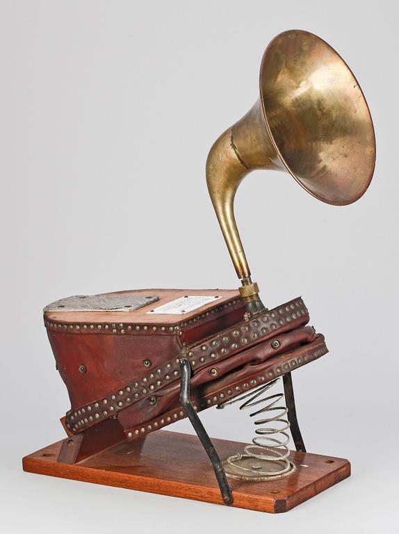 NAUTISKT SIGNALHORN, 1900-talets första hälft.