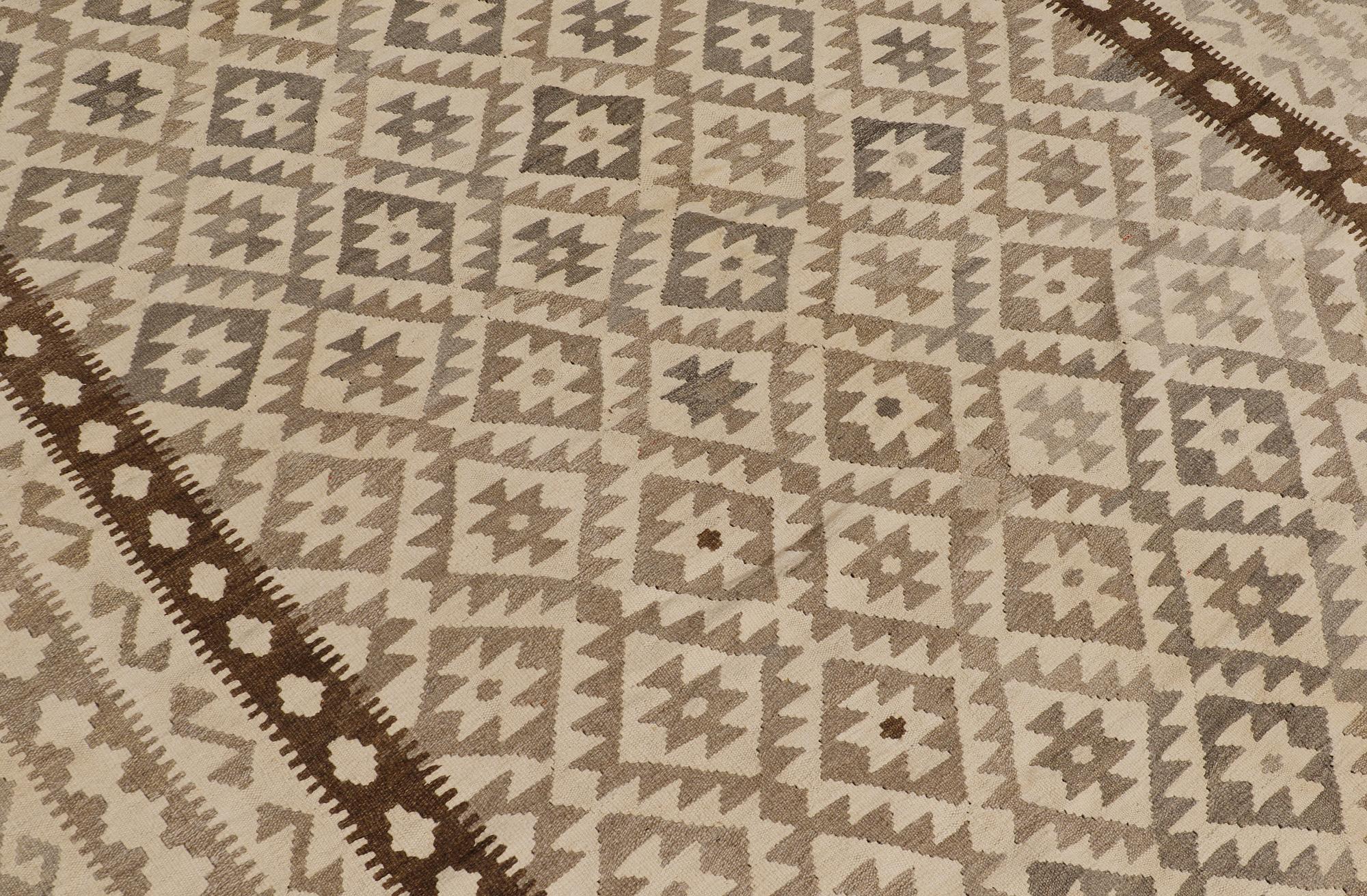 Matto, kilim, ca 287 x 201 cm.