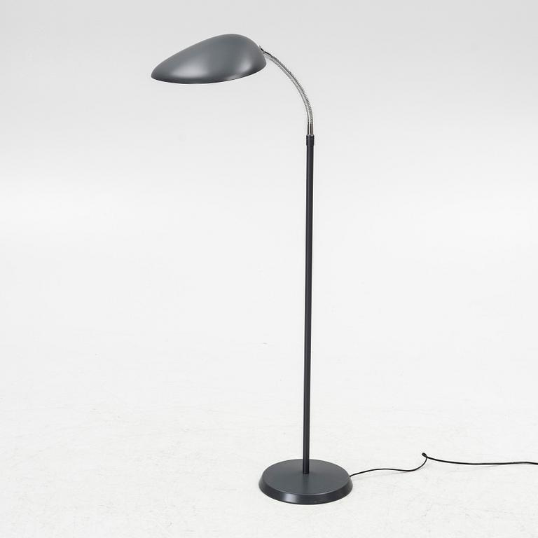 Greta Magnusson Grossman, golvlampa "Cobra" Gubi, samtida.