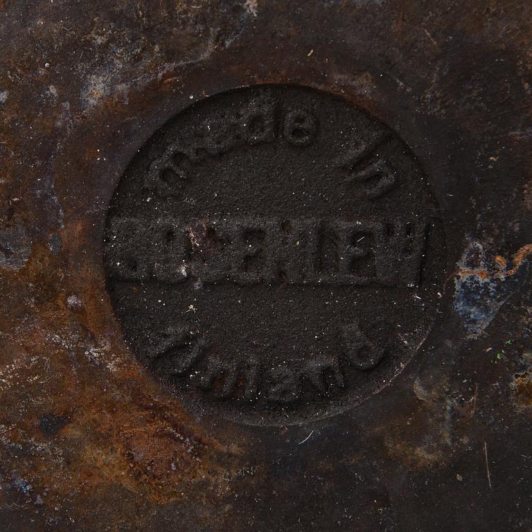 A cast iron pot, manufactured by Rosenlew in the 1960s/70s, Finland.