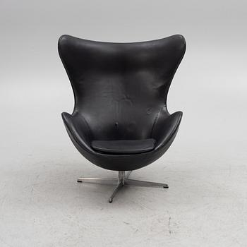 Arne Jacobsen, fåtölj, "Ägget/The Egg Chair", Fritz Hansen, Danmark 1971.