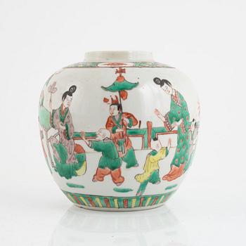 A Chinese porcelain vase, early 20th Century.