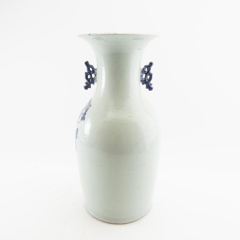 Vases 2 pcs China 20th century porcelain.
