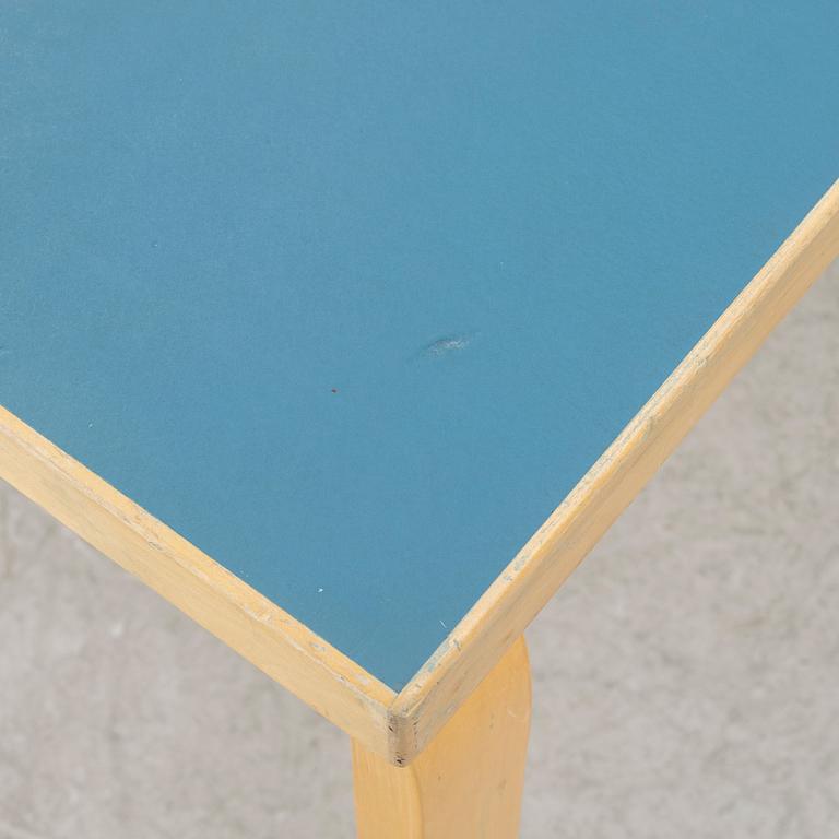 Alvar Aalto, drop-leaf table, model DL82, O.Y. Huonekalu- ja Rakennustyötehdas A.B., mid-20th century.