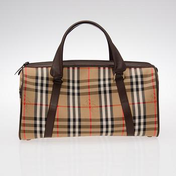 LAUKKU, Burberry.