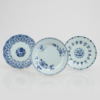 Nine blue and white export porcelain plates, China, Qingdynasty, 18th century.