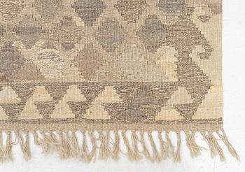 A kilim rug, c. 200 x 200 cm.