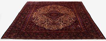A semi-antique silk Kashan carpet, central Persia (Iran), c. 318,5 x 213,5 cm.