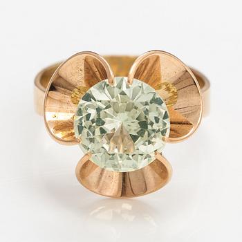 Elis Kauppi, A 14K gold rig with a synthetic spinel. Kupittaan kulta, Turku 1972.