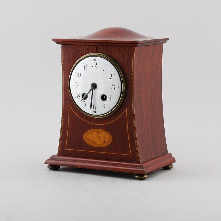 BORDSPENDYL, regencystil, England, 1900-talets första hälft.