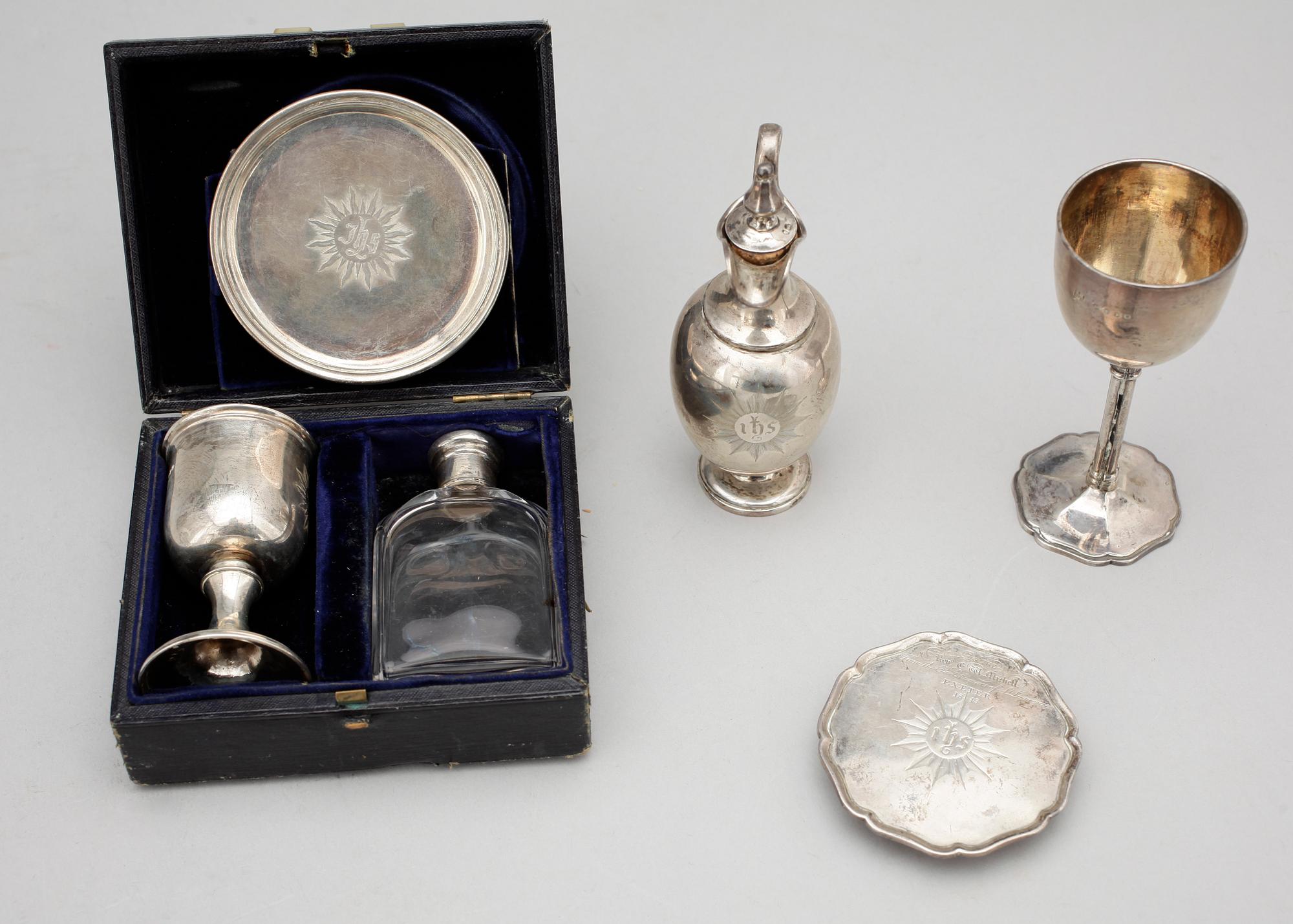 NATTVARDSET, 2 st, silver, bl.a. Hayne & Carter, London, 1800-talets första hälft. Vikt ca 300g.