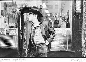 282. Roberta Bayley, "Joe Strummer on New York´s Lower East Side in 1980".