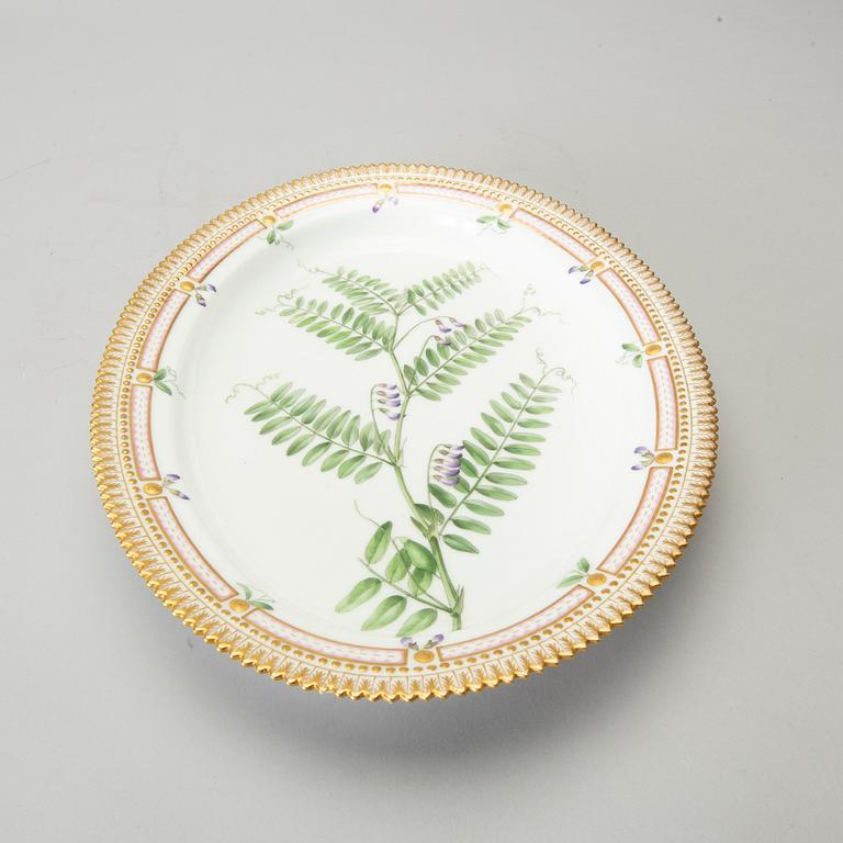 A 20th century Flora Danica Royal Copenhagen porcelain dish.