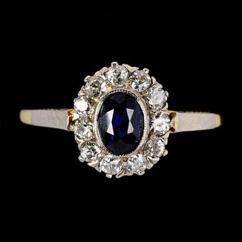 RING, 18k guld med blå safir samt 11 briljantslipade diamanter.
