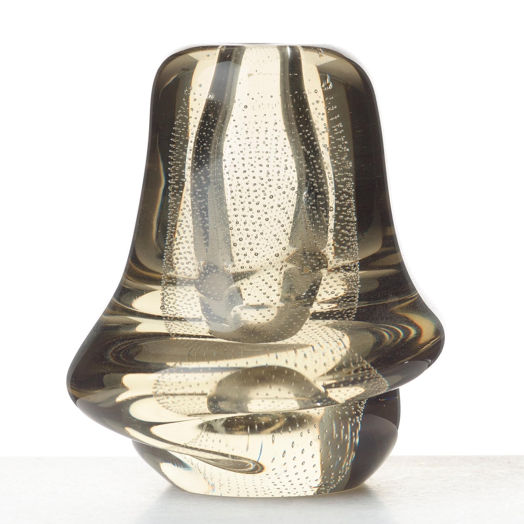 Gunnel Nyman, a "Musselglas" glass vase, Nuutajärvi Notsjö, Finland, late 1940's.