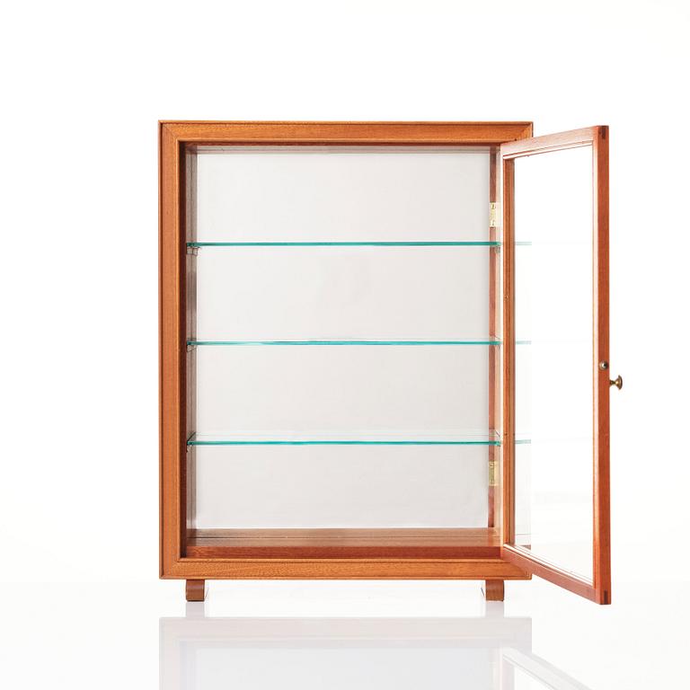 Josef Frank, a mahogany table showcase cabinet, model '2069', Svenskt Tenn, before 1985.