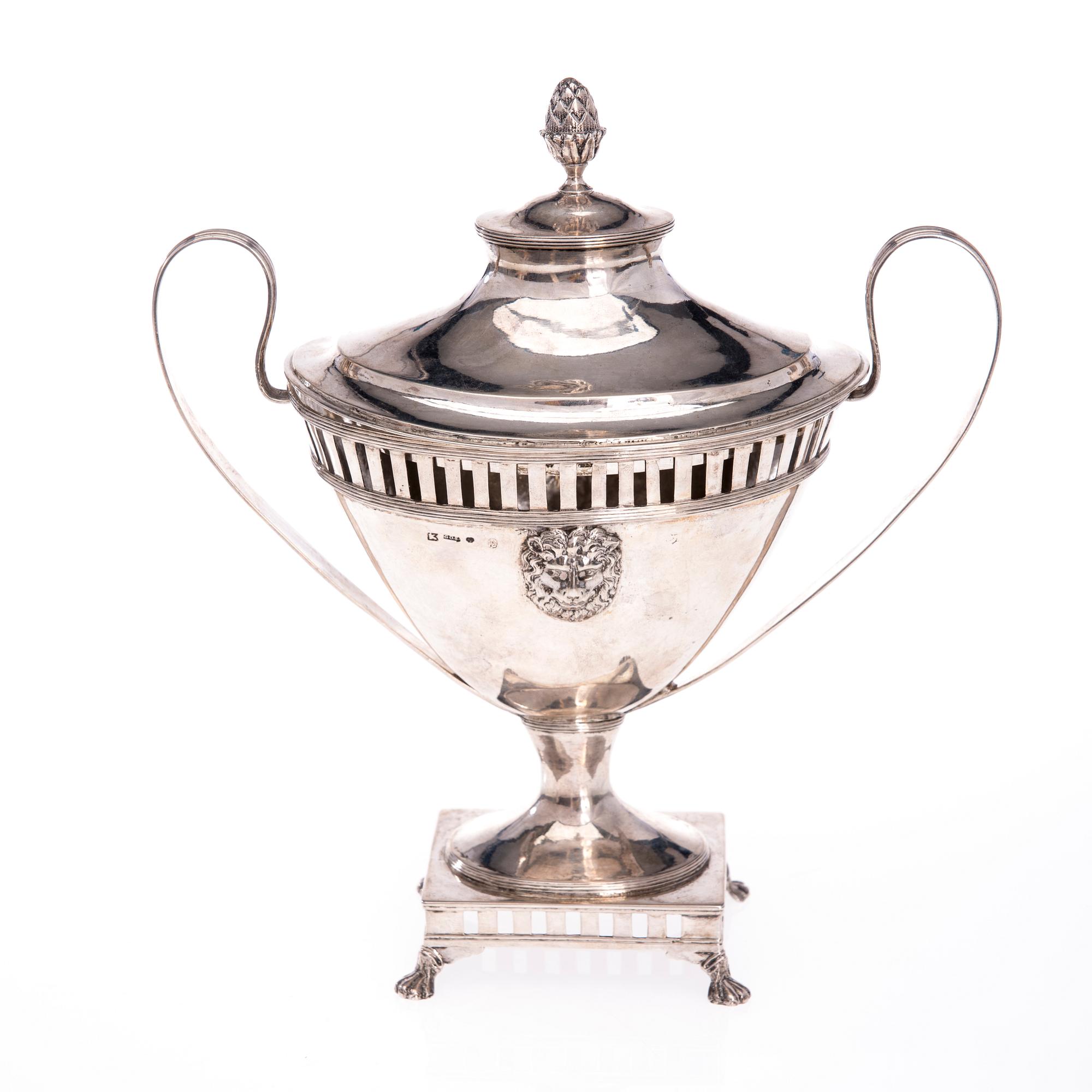 SOCKERSKÅL, silver, Gustaf Otto Sjöberg Falun 1817. Vikt ca  758 g.